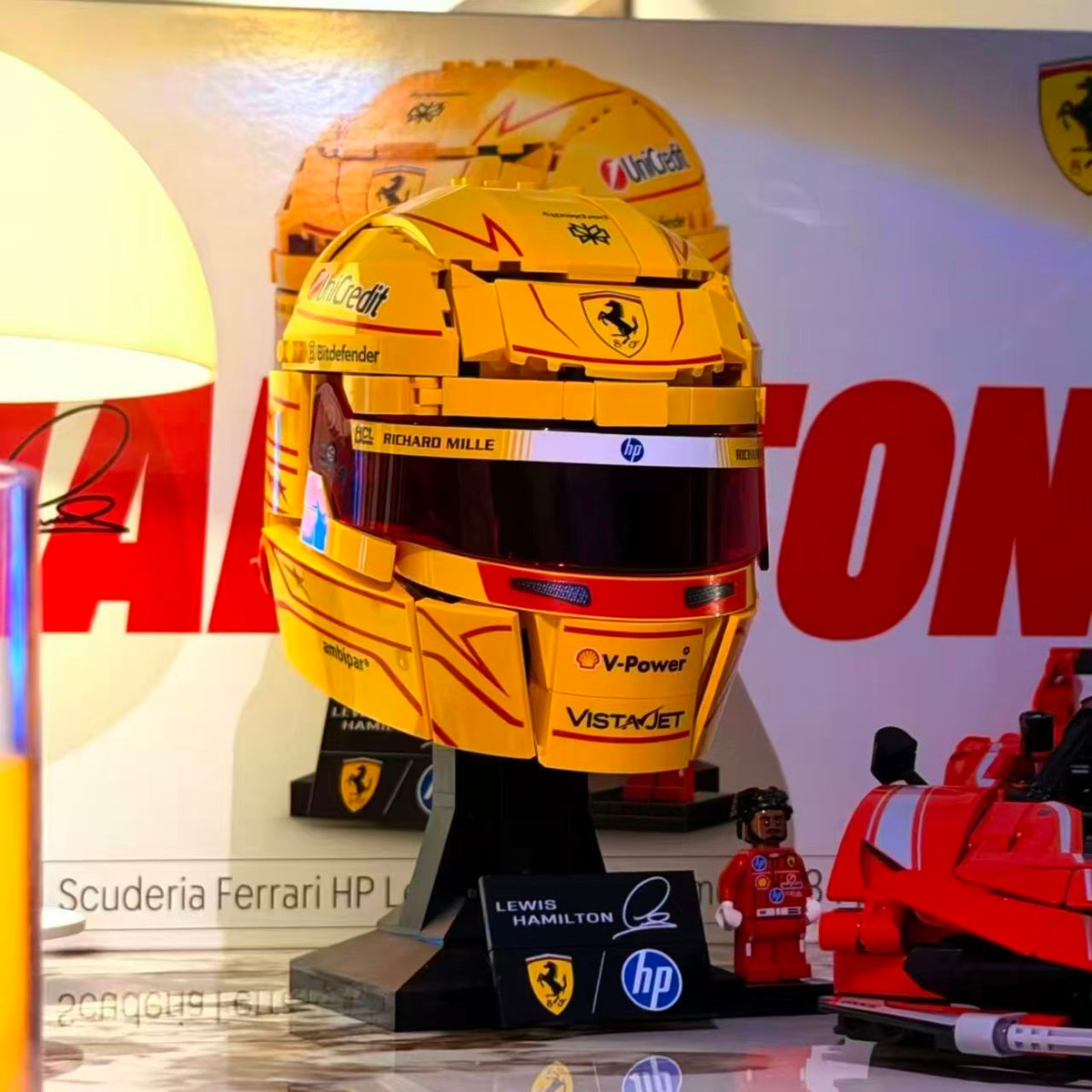 Lewis Hamilton Ferrari F1 Racing Helmet Building Block Model, Collectible Brick Kit, Gift for Men