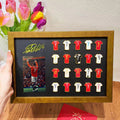 Cristiano Ronaldo Jersey Badge with Solid Wood Photo Frame, Football Themed Collectible Ornament, Birthday & Valentine's Day Gift for Boyfriend, Girlfriend