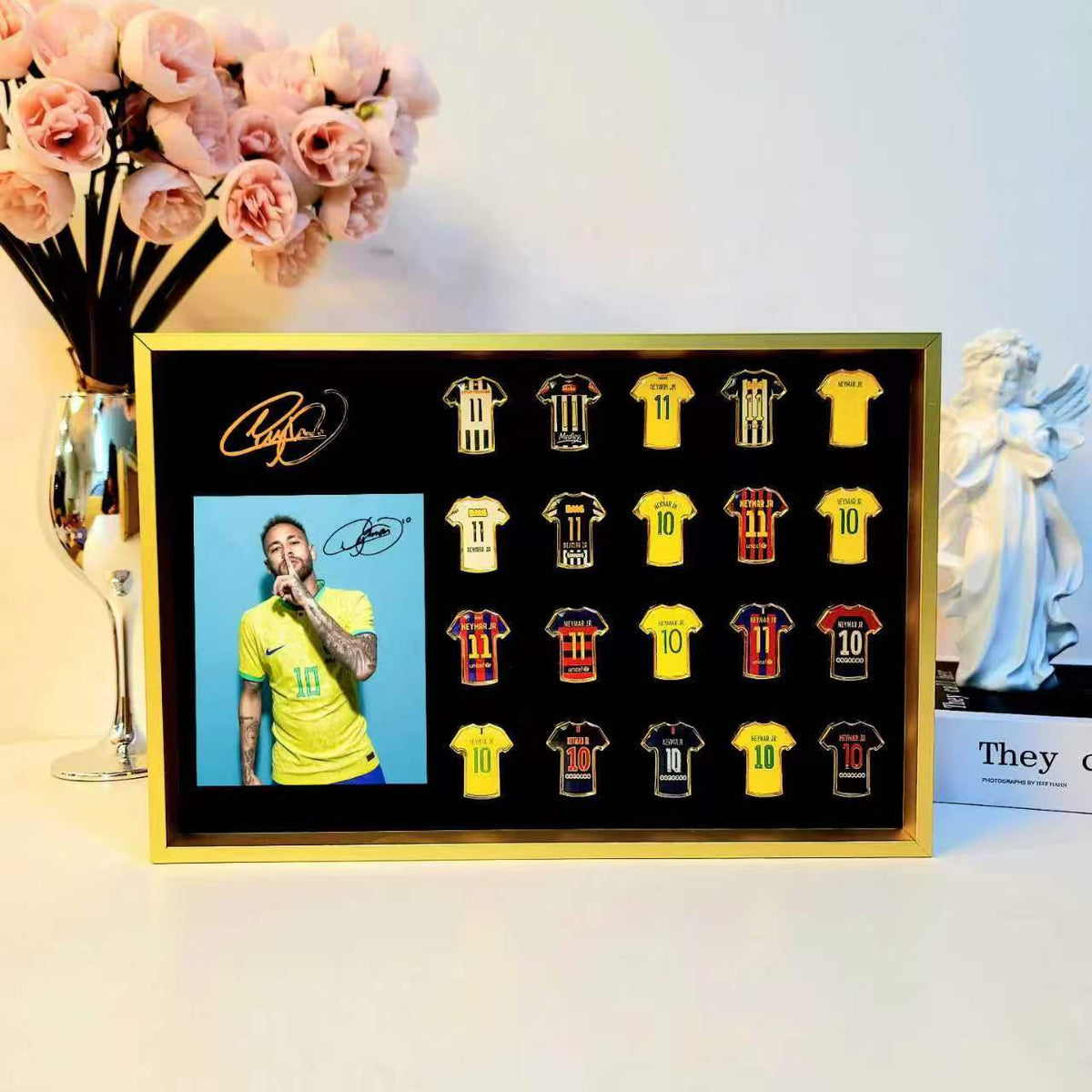 Neymar Jersey Badge with Solid Wood Photo Frame, Football Themed Collectible Ornament, Birthday & Valentine's Day Gift for Boyfriend, Girlfriend
