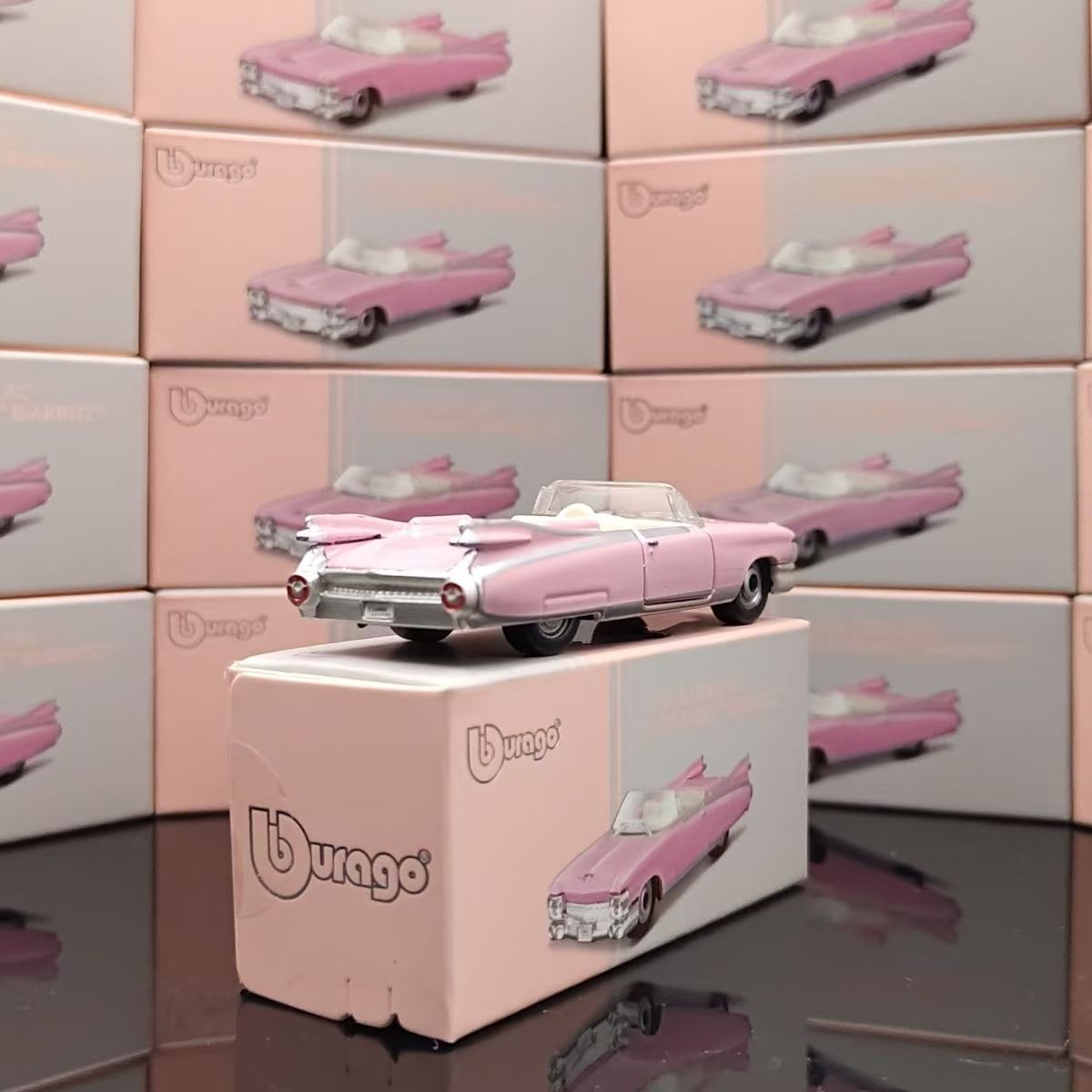 Bburago 1:72 Scale Pink Cadillac Convertible Vintage Car Model, Diecast Alloy Simulation Collectible Toy Car